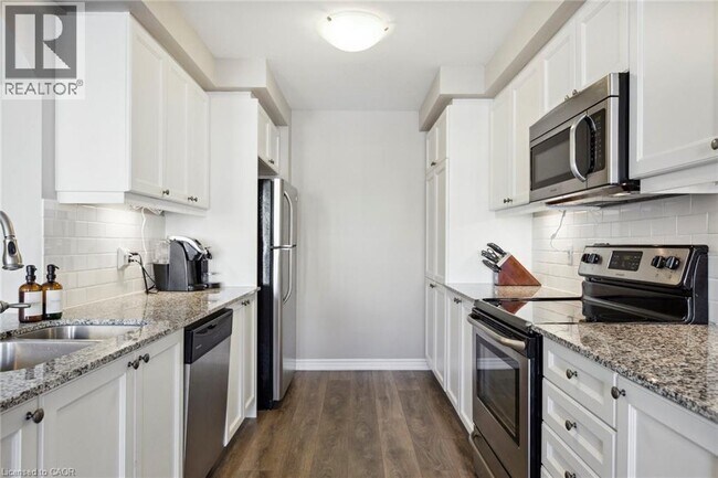 Building Photo - 138 Daylily Ln