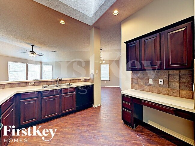 Foto del edificio - 516 Pineview Ln