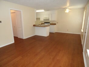 Building Photo - 3206 Matthews Dr