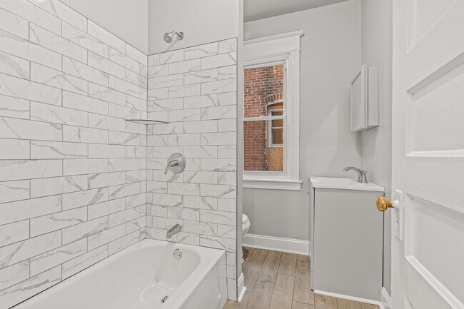 Building Photo - 4805 Walnut St