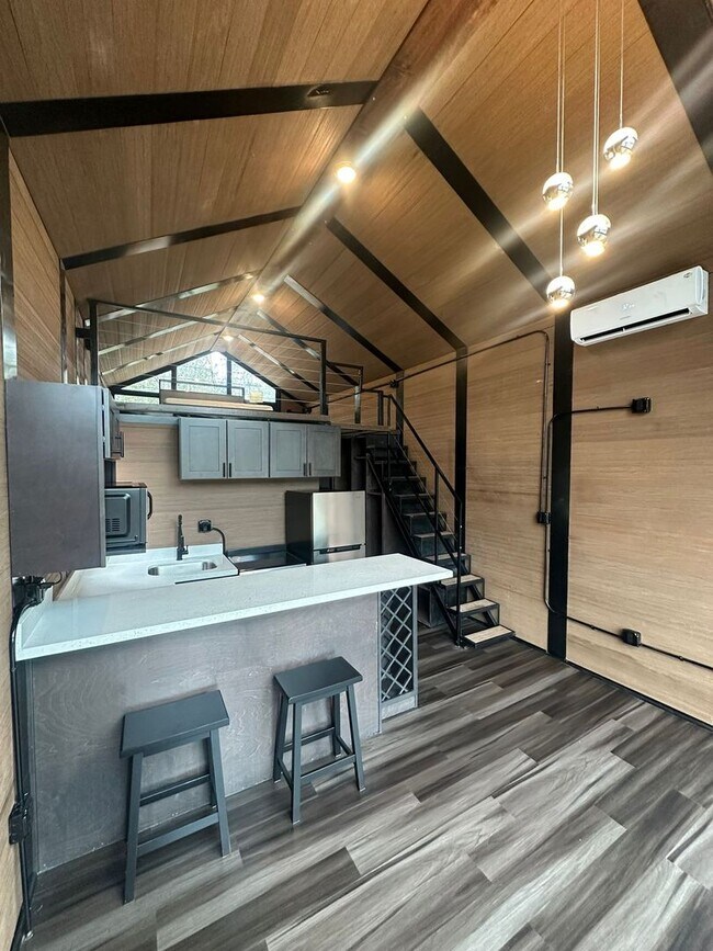 Building Photo - 3710 Pheasant St