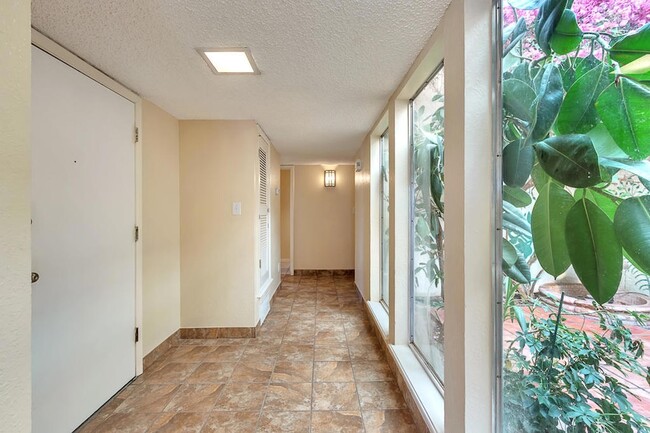 Building Photo - 301 Los Nietos Ct