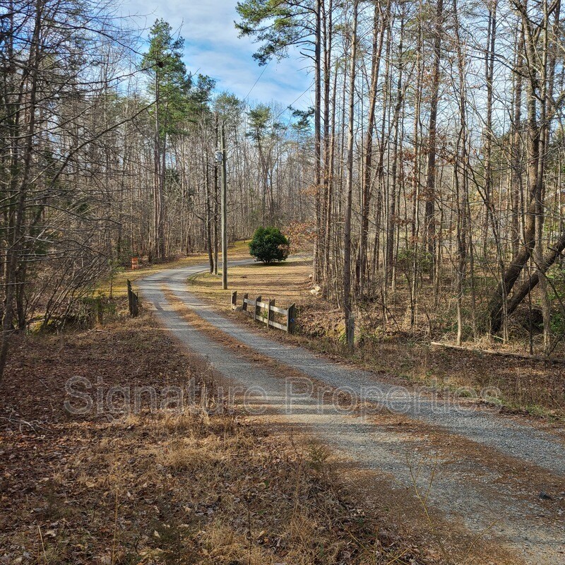 Foto principal - 2263 Pony Farm Rd
