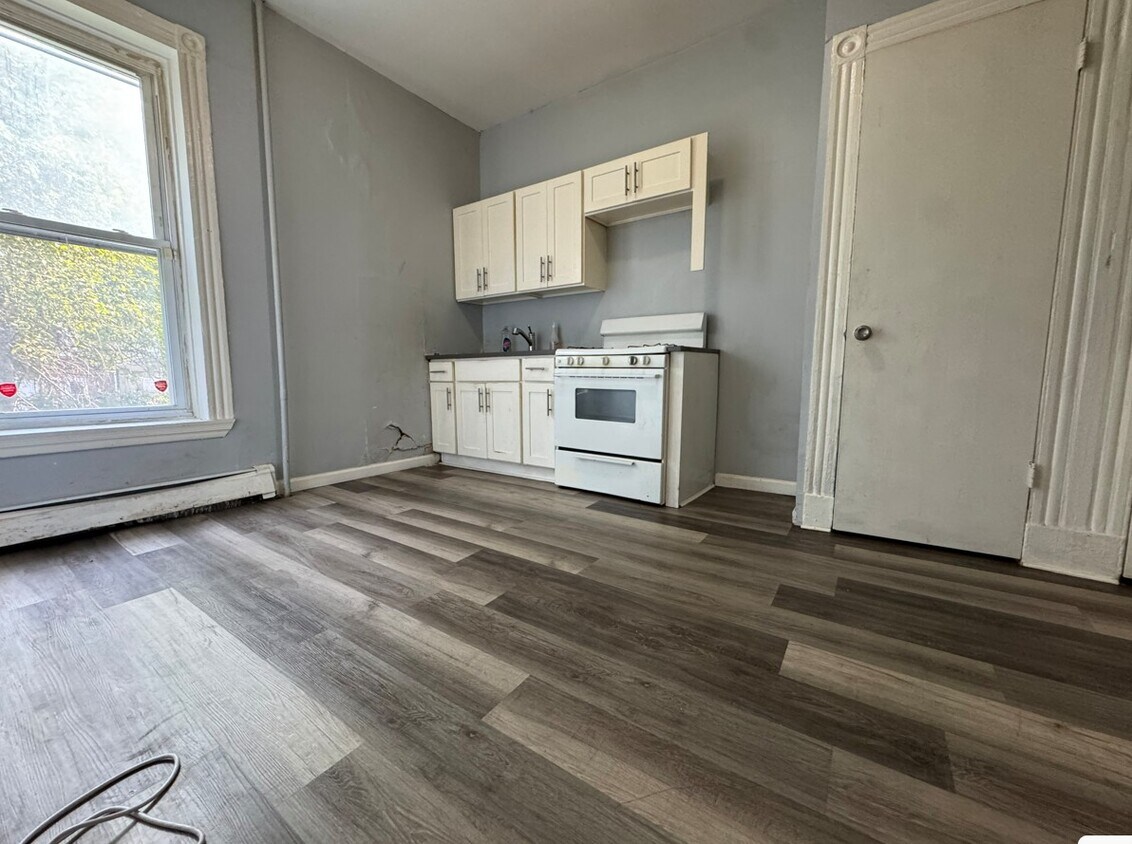 154 Union St 1R - 152 Union St