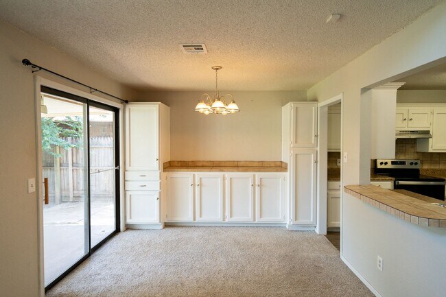 Foto del edificio - Gorgeous 3 Bed 2 Bath Home in Heart Of Edm...