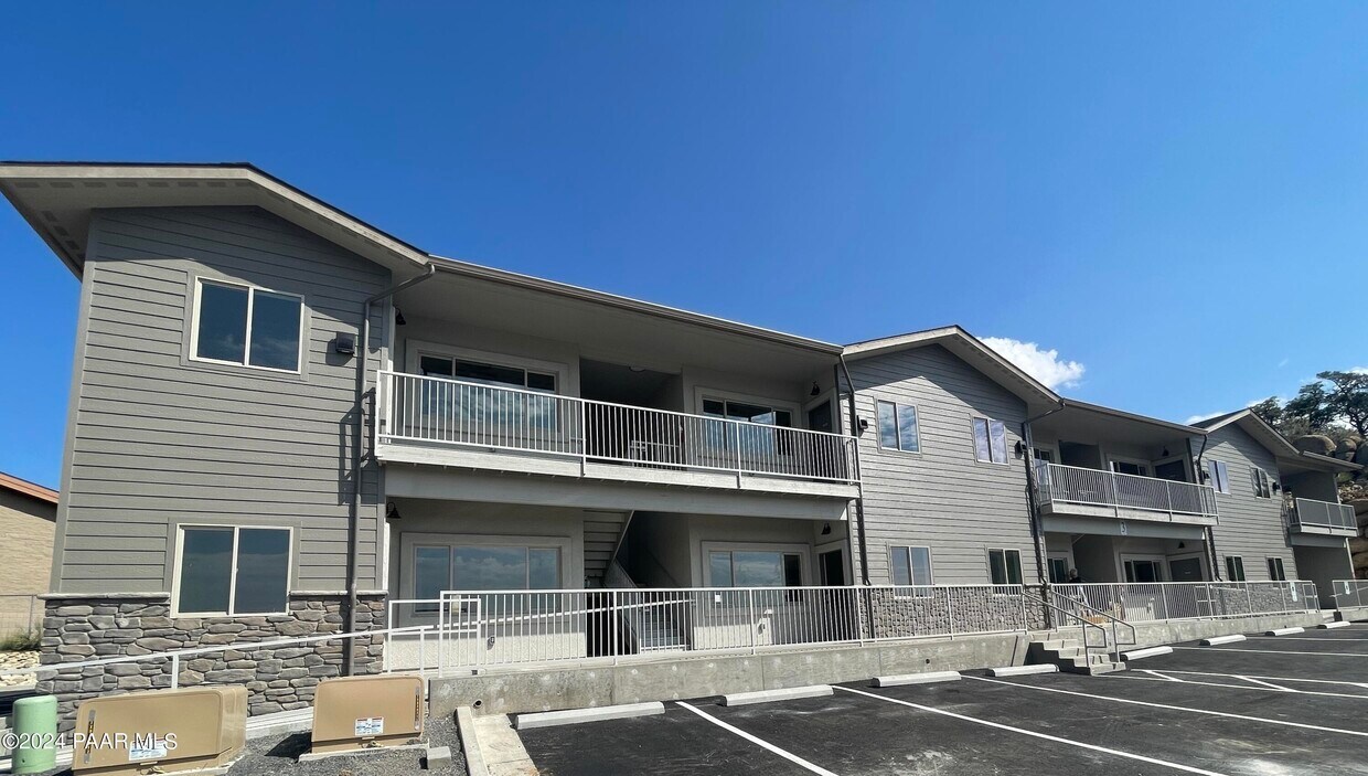 Foto principal - 1668 W Iron Springs Rd