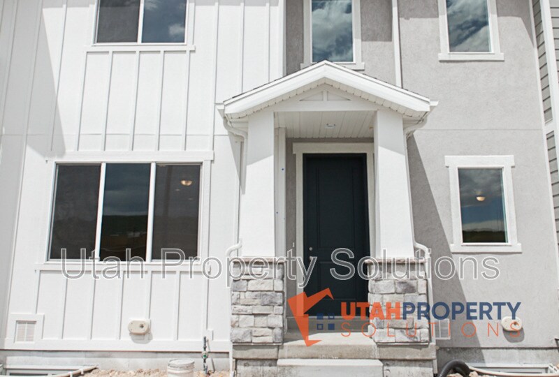 Primary Photo - 1266 W Cinch Way
