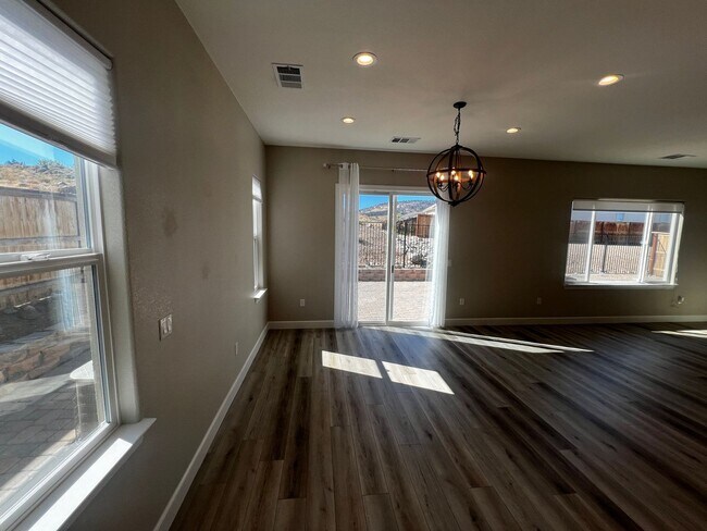Building Photo - Verdi Home