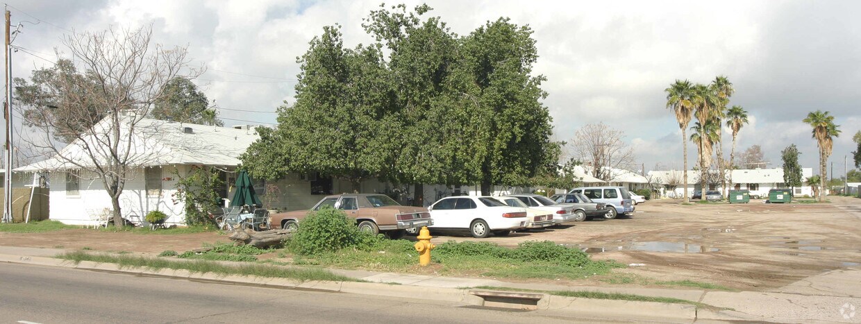 Primary Photo - 864 E Chandler Blvd