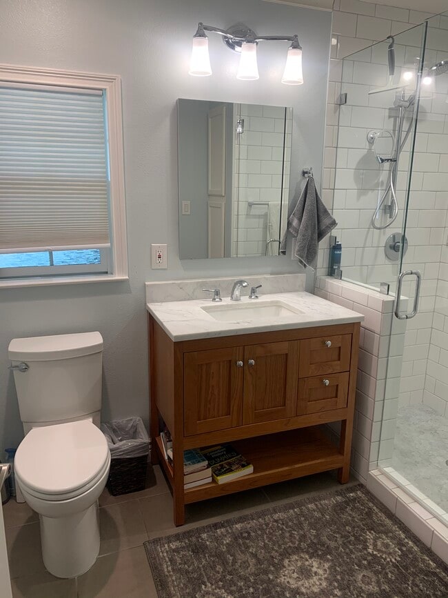 Building Photo - 1688 Bel Air Ave