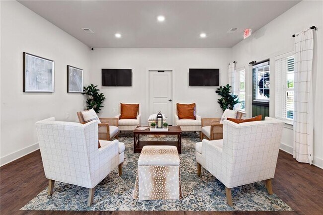 Foto del edificio - 705 Charles Hardy Pkwy