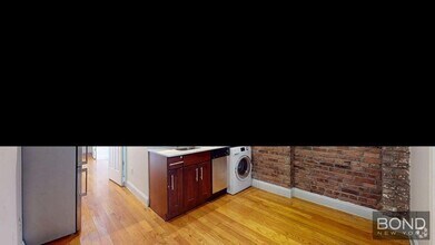 Building Photo - 610 E 9th St