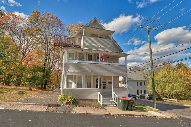 Building Photo - 90 Hillside Ave
