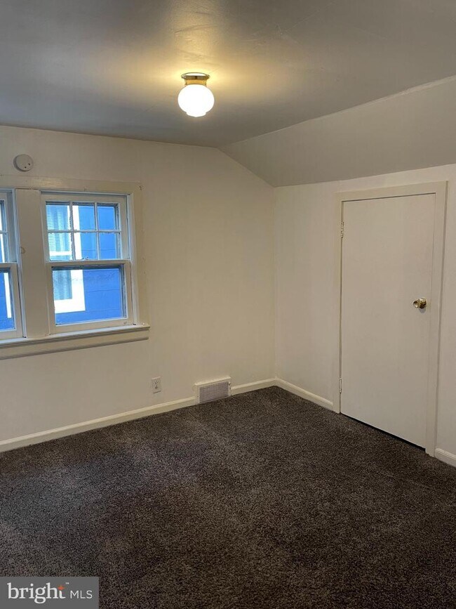Building Photo - 321 Stockham Ave