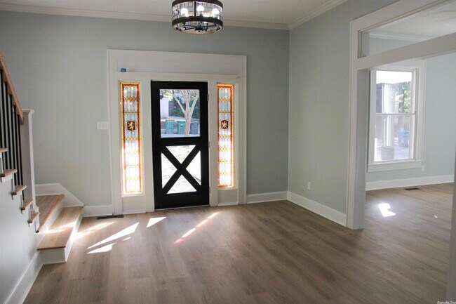 Foto del edificio - 516 N Oak St