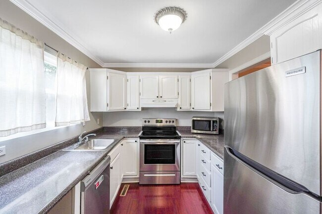 Foto del edificio - 128 Kings Mill Dr