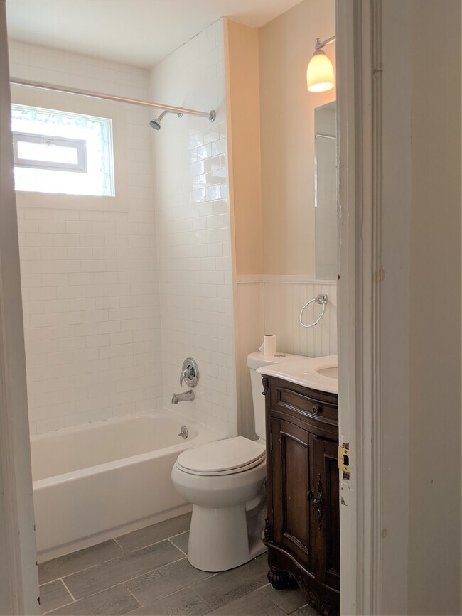 Building Photo - 24 10th St