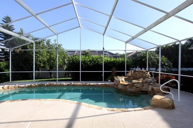 Building Photo - Single Family Home with a pool in Glen Eagle!