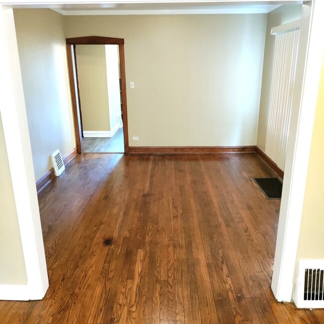 Building Photo - 7645 S Throop St