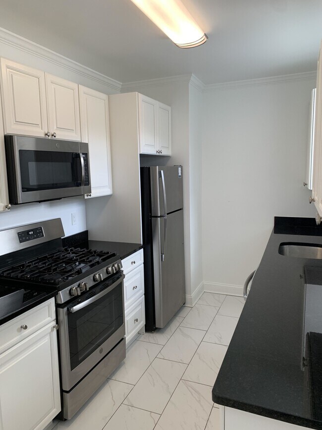 Building Photo - 37 Auburn St