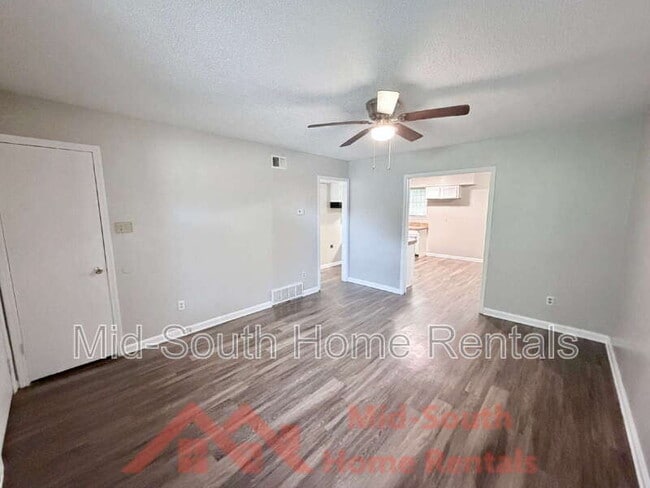 Building Photo - 3829 Walsingham Dr