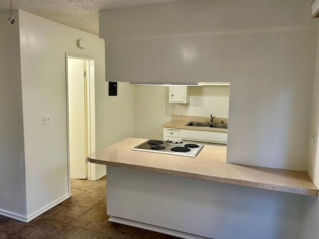 Building Photo - REALLY NICE 2BD & 1.5BA TOWNHOME IN FULLERTON