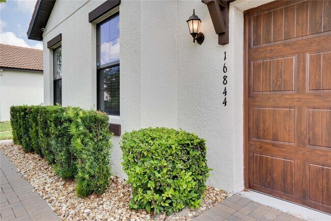 Foto del edificio - 16844 Whisper Elm St