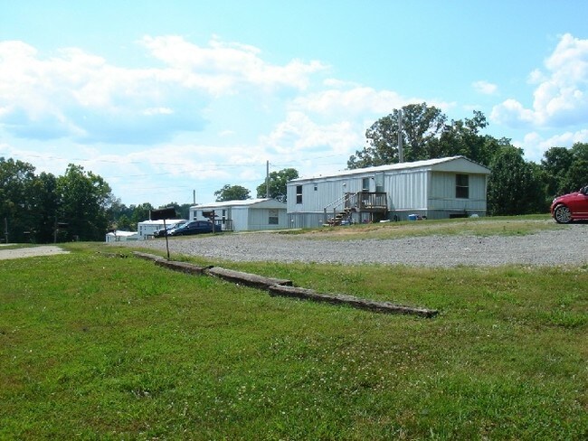 Foto del edificio - 100 Lemay Hill Rd
