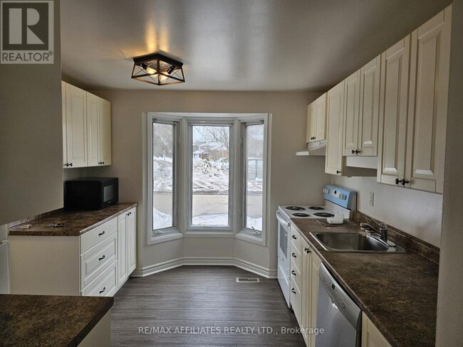 Building Photo - 1171 Priory Ln