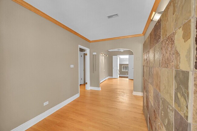 Foto del edificio - $3,195, 3-bed, 3-bath located in Denver wi...