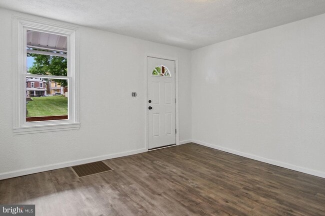 Building Photo - Charming Three Bedroom in Steelton!