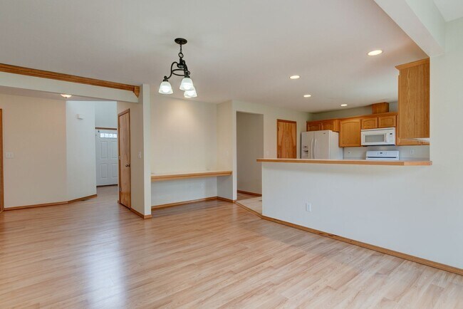 Foto del edificio - 4 Bedroom 2.5 bath Home in Cherry Hill