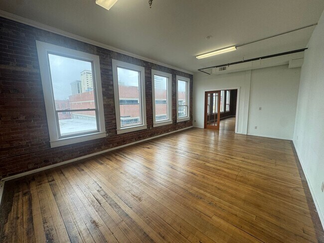 Building Photo - 811 Cook Building