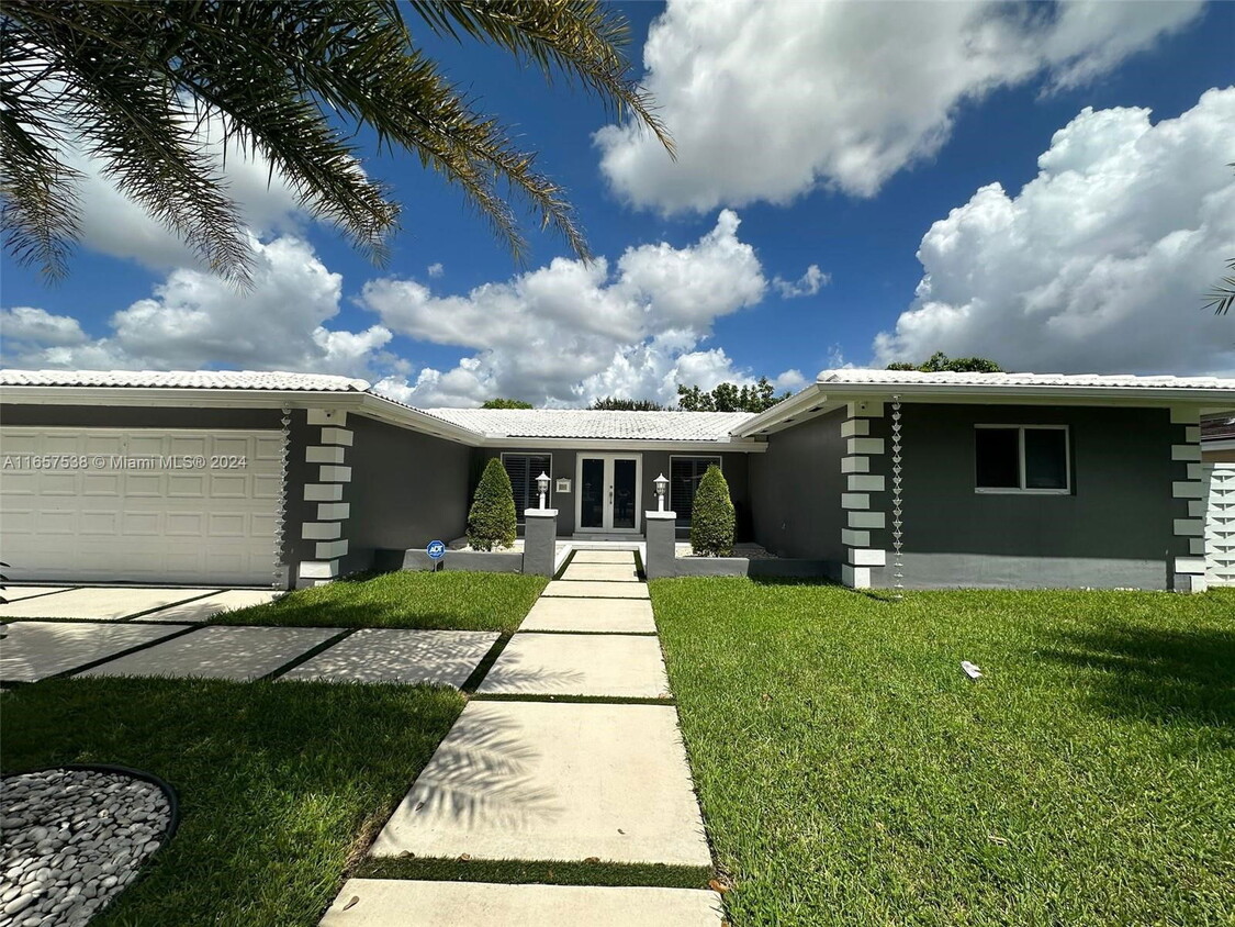 Primary Photo - 6951 Miami Lakeway