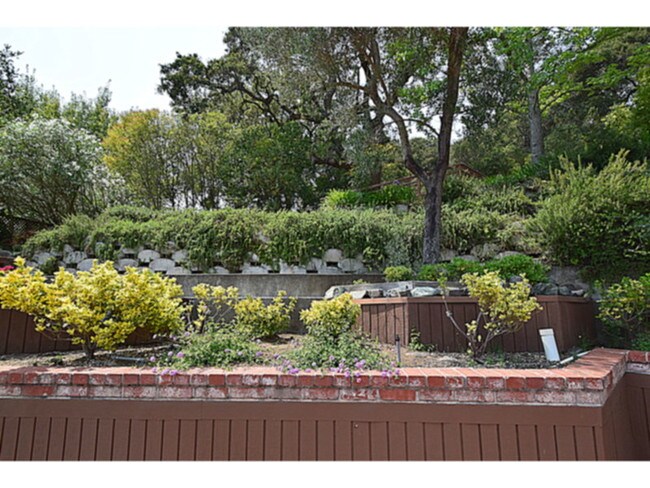 Building Photo - 1152 McClelland Dr
