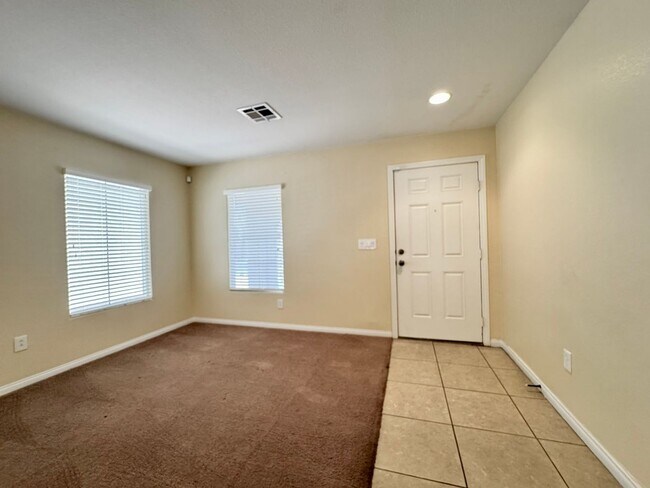 Foto del edificio - 5517 Roans Prairie St