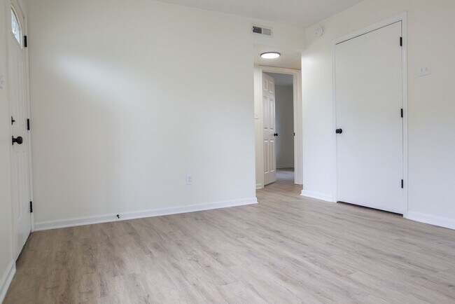 Foto del edificio - 731 E Deshler Ave