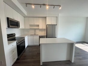 Building Photo - 16633-16624 B114