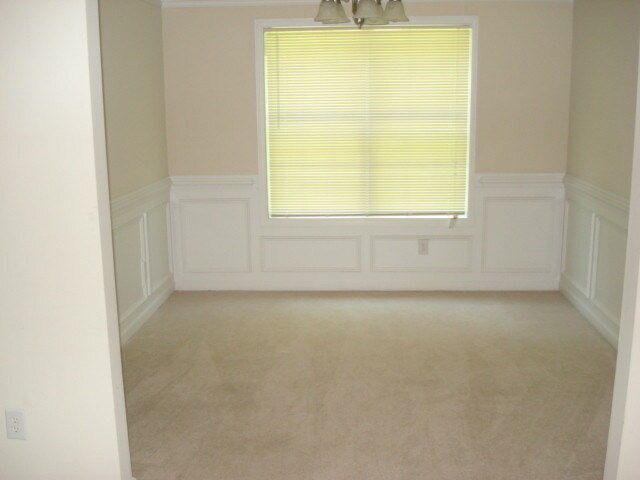 Foto del edificio - BEAUTIFUL 4 BR, 2.5 BATH IN LIBERTY SQUARE