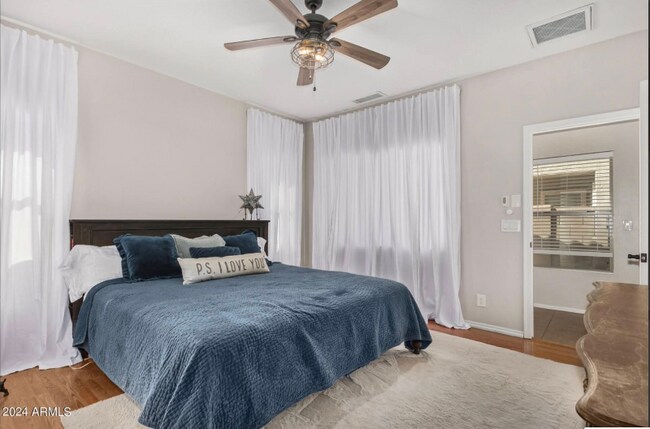 Foto del edificio - 697 W Oak Tree Ln