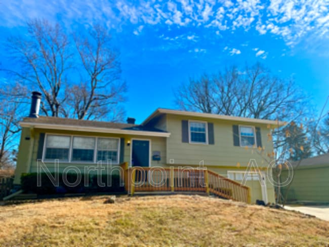 Building Photo - 613 NW Fair Ln
