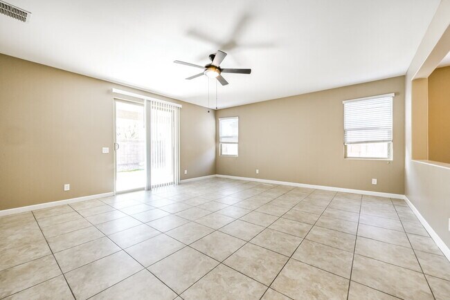 Foto del edificio - 17157 W Lisbon Ln