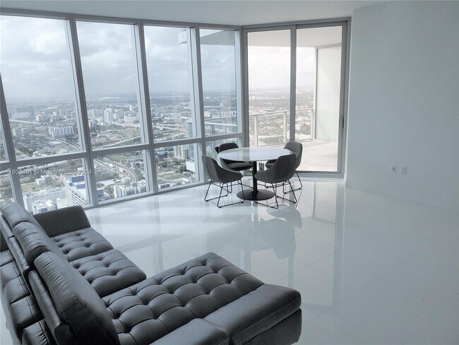 Foto del edificio - 851 NE 1st Ave