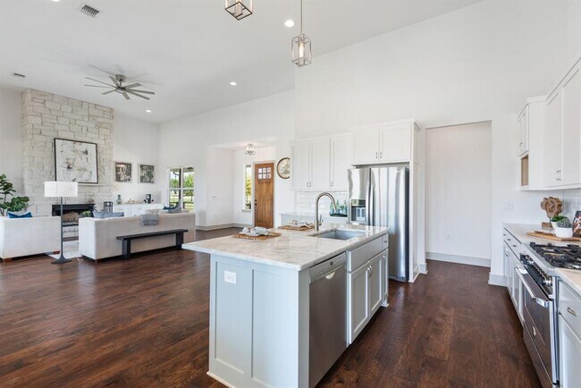 Foto del edificio - 529 Cypress Springs Dr