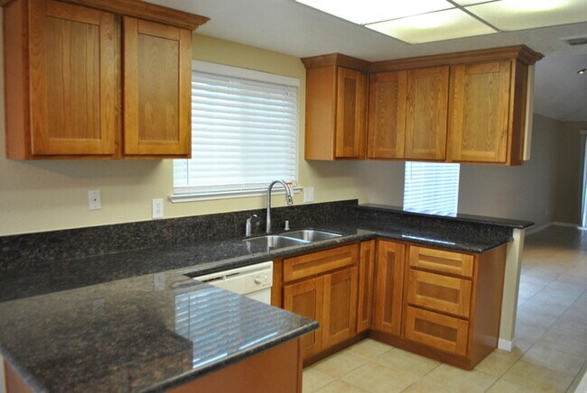 Building Photo - 4073 N Country Dr