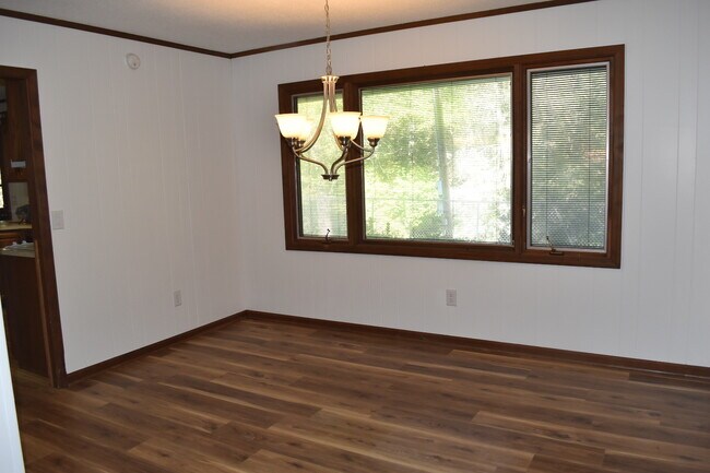 Building Photo - 959 Pleasant Valley Rd