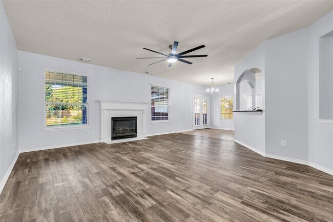 Foto del edificio - 8507 Forest Arbor Ct