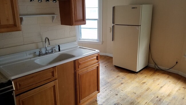 Building Photo - 439 Meigs St
