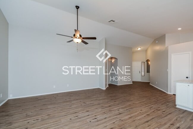 Building Photo - Charming 3 bedroom home in Surprise!