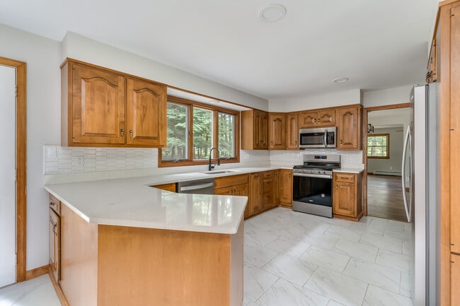 Kitchen - 108 Stafford Dr